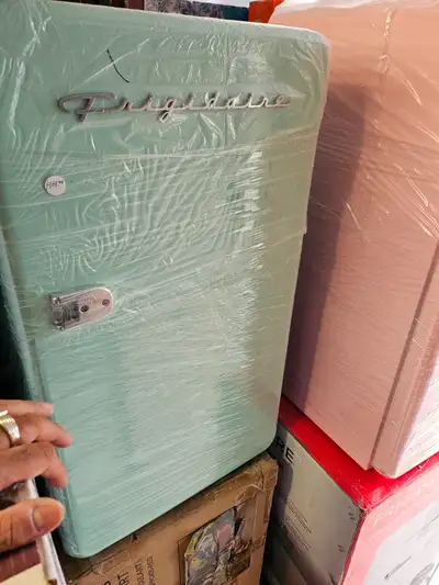 Frigidaire MINT 3.2 Cu Ft Retro Compact, View more