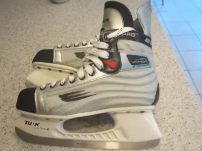 Bauer Vapor SFL Pro Hockey Skates - senior Size 10.5 US Purchased a number of years ago and never us...