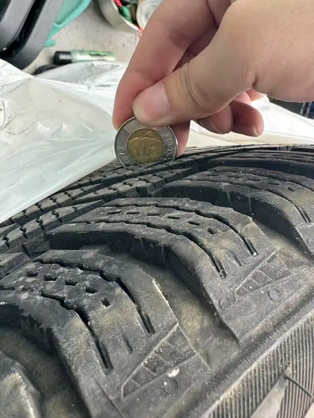 set of four used 225/40/R18 Nokian Hakkapeliitta R3 Snow Tires in Tires & Rims in Kitchener / Waterloo - Image 3
