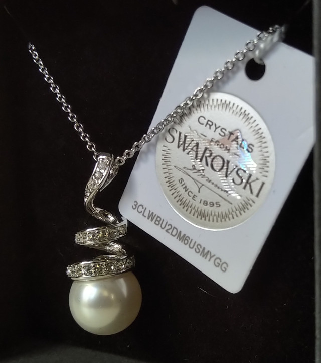 Pearl Swarovski necklace in Jewellery & Watches in Windsor Region - Image 2