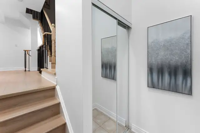 Townhouse for sale in Houses for Sale in Mississauga / Peel Region - Image 3