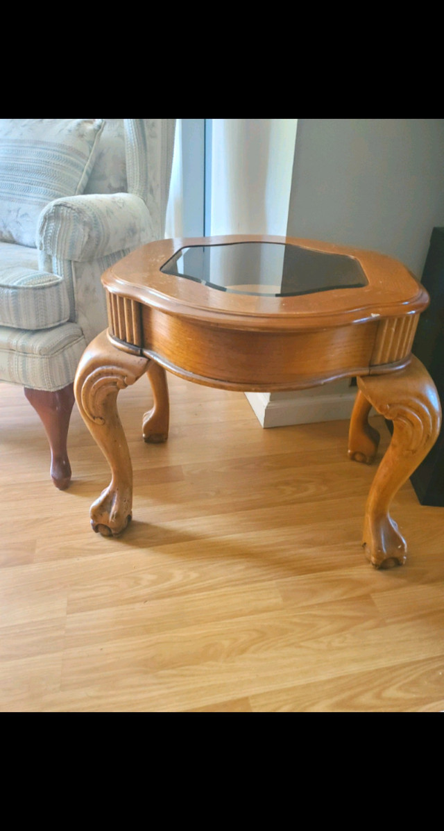  2 side tables in Coffee Tables in Oshawa / Durham Region - Image 2