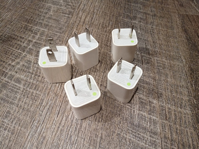 Apple iPhone, iPod, iPad USB chargers in Cell Phone Accessories in Oshawa / Durham Region