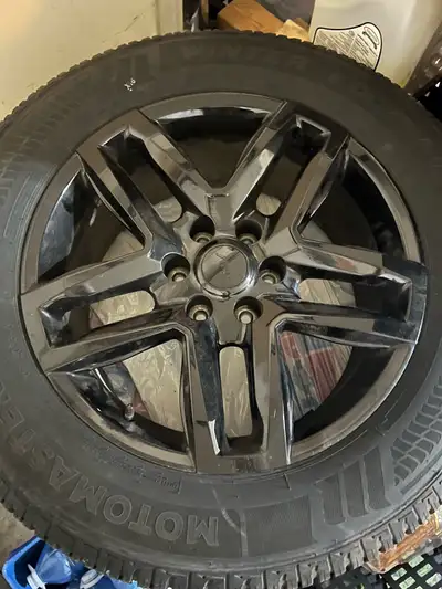 275/60 R20 winter tire , bolt pattern 6*5.5 should be good for GM · Chevrolet: Silverado 1500, Tahoe...