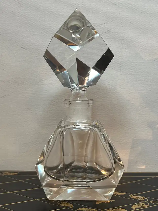 Cut Crystal Glass Perfume Bottle62863258112258122