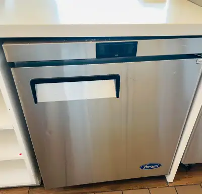 I am selling 3 yrs old commercial restaurant equipment, including under counter fridge, a sandwich p...