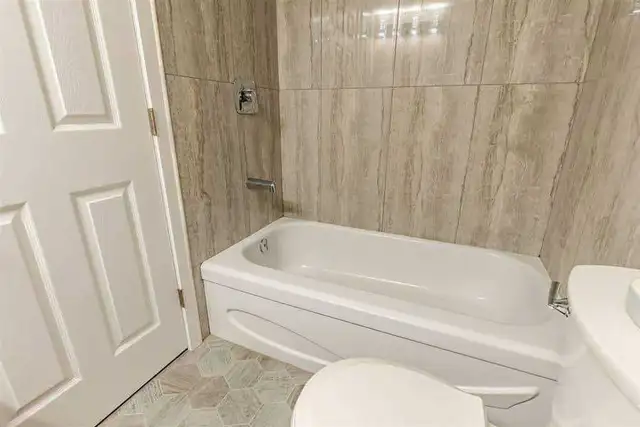 SISA Flooring & Tiling Ltd in Other in Edmonton - Image 2