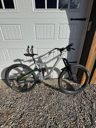 Devinci Spartan Full Carbon, 29 inch wheel set size large, View more