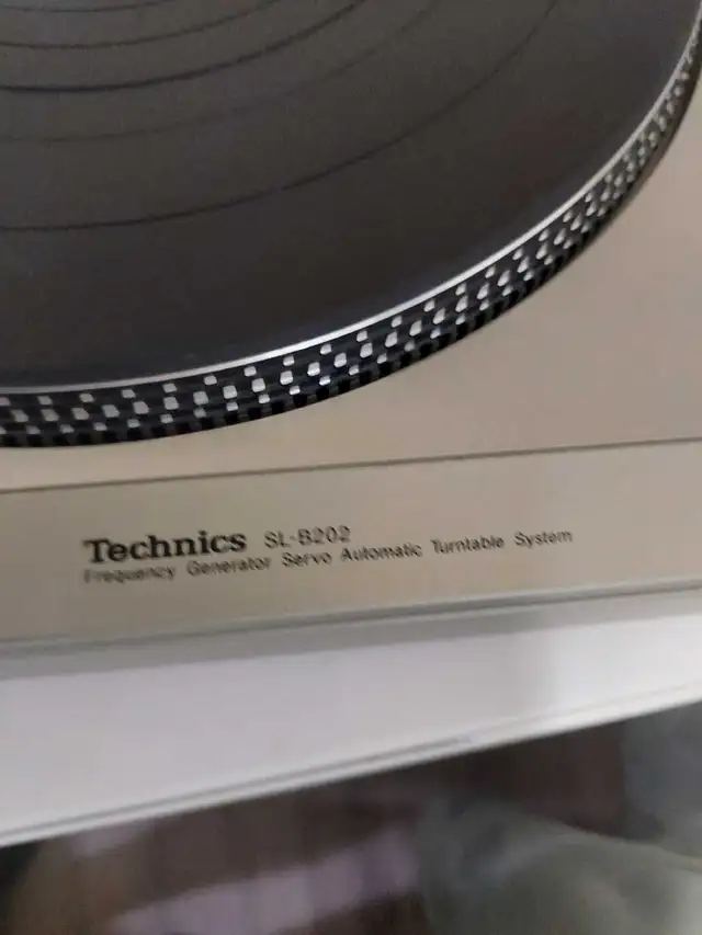 Vintage technics turntable in Stereo Systems & Home Theatre in Belleville - Image 6