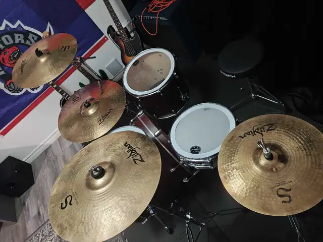 4 Piece Mapex Drumset with Zildjian Cymbals in Drums & Percussion in Barrie - Image 5