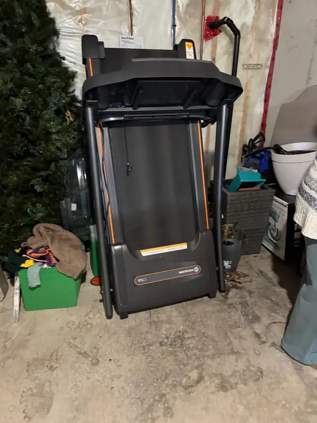 Treadmill in Exercise Equipment in Windsor Region - Image 2