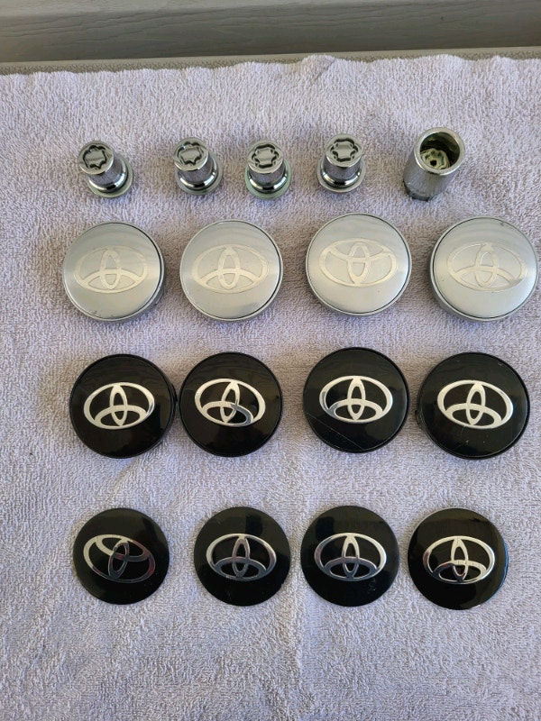 Toyota center cap sticker +center cap Tires & Rims Gatineau Kijiji