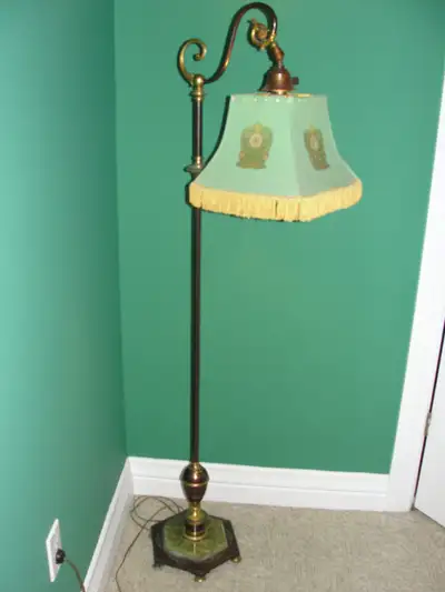 LAMPES ANTIQUE SUR PIED, View more