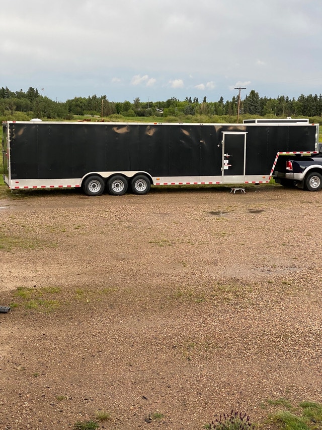 2017 40’ Freedom Enclosed trailer Cargo & Utility Trailers
