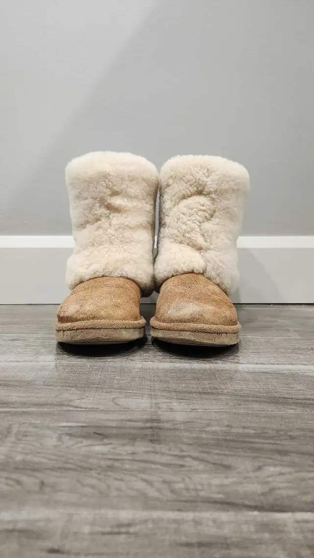 UGG Boots in Women's - Shoes in Markham / York Region - Image 2