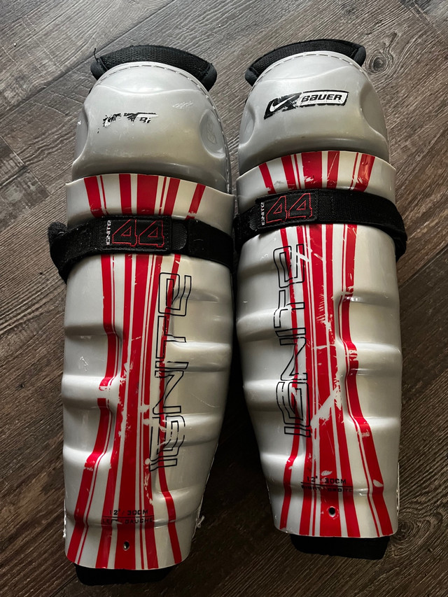 Nike Bauer Ignite 44 Shin Guards - Jr 12” in Hockey in Kawartha Lakes