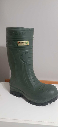 Cofra rubber work boots, size 11