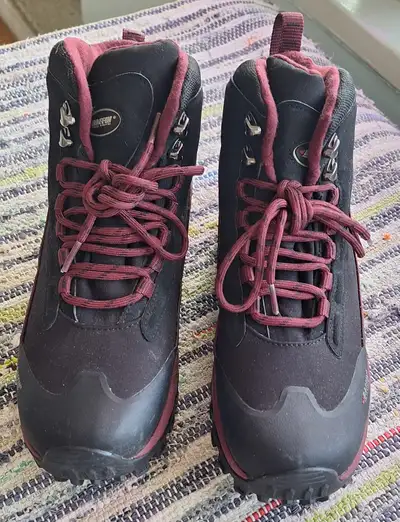 BAFFIN Women’s Trekking Boots. Size US 9. New., View more