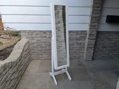 Floor standing wooden mirror cabinet. Sturdy mount and adjustable positioning. Good, clean condition...