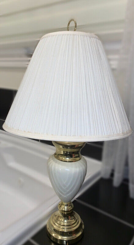 Beautiful sensory lamp in Indoor Lighting & Fans in Oshawa / Durham Region - Image 3