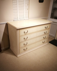 Beautiful dresser made in Italy, excellent like new!