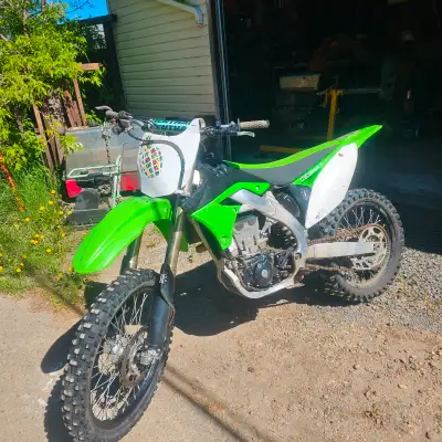 Very low hours fires up immediately, hate to sell it, still a brand new bike. Original owner bought...