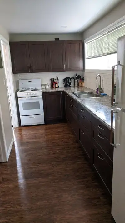Bright Bachelor Basement suite in King Edward Neighborhood