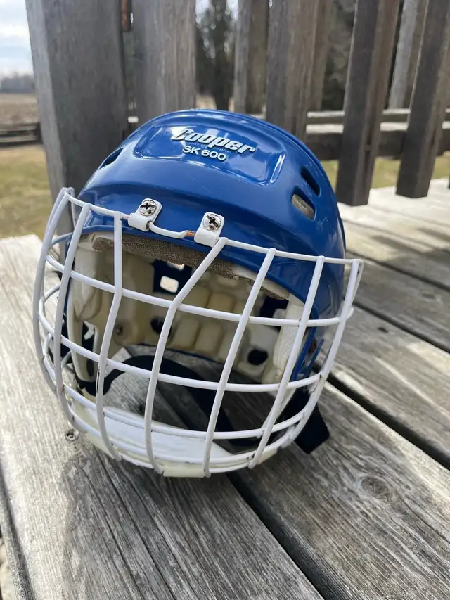 Vintage Cooper SK600 Hockey Helmet & VL50 Cage in Hockey in Oakville / Halton Region - Image 2