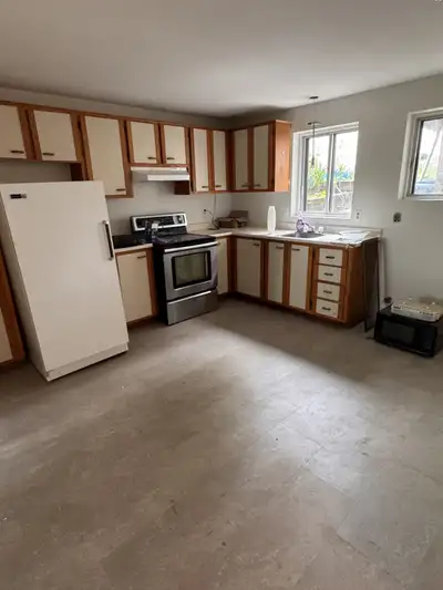 4 1/2 rental available; great location near bus stops, grocery stores and pharmacy. Between St Charl...