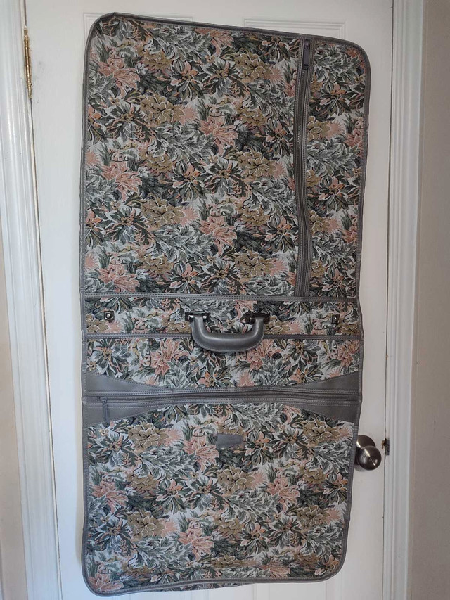 Floral Tapestry Garment Dress Bag Suitcase Vintage Luggage No Ke in Other in City of Toronto - Image 2