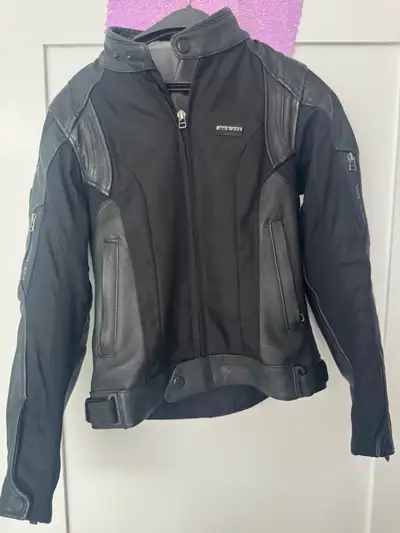 Women's Rev'It motorcycle jacket size 40, leather  with armour, View more