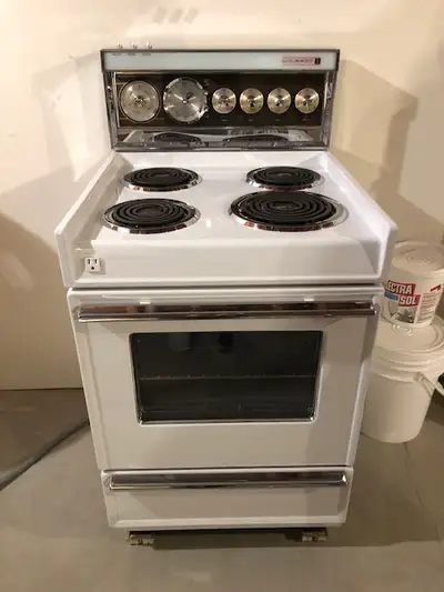 Showroom condition! Exceptionally well cared for vintage stove. 1963 model. Entire stove is spotless...