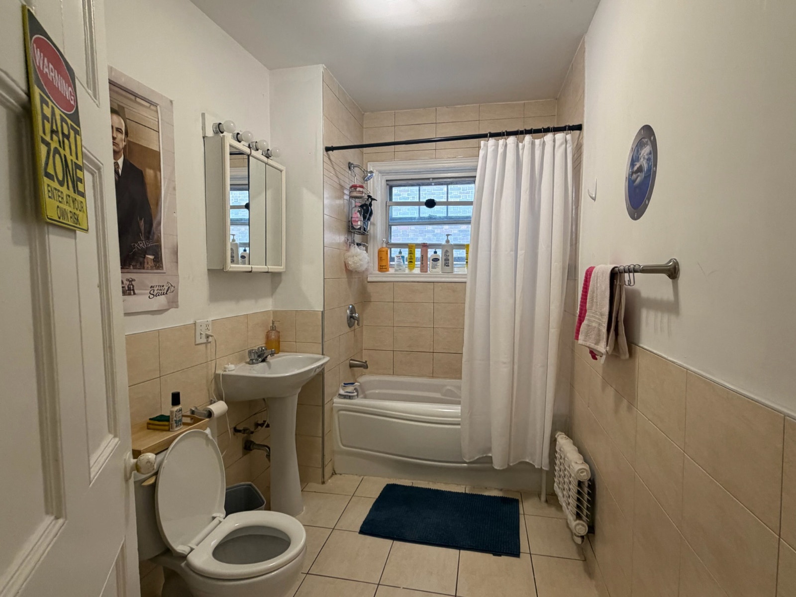 McGill Campus 5 Bdrm, 2 Bath - Fully Furnished — photo 2