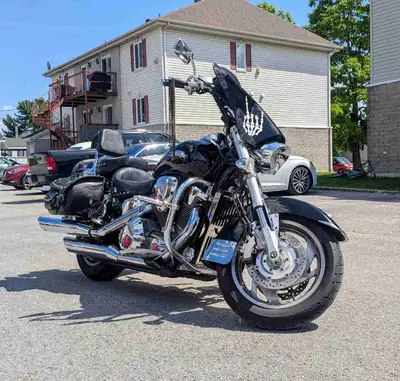 Je mets en vente ma Moto Honda VTX 1800 R, un cruiser puissant et élégant de 2002, parfait pour les...
