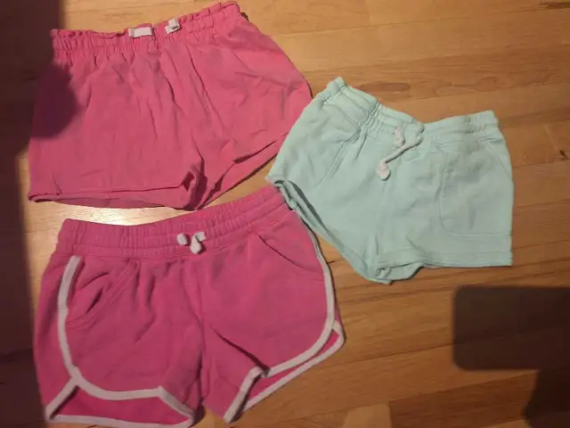 Lot de vêtements 7-8t fille in Kids & Youth in City of Montréal - Image 4
