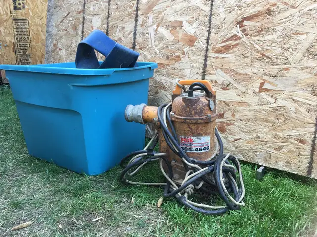 SUB PUMP WITH HOSE65712750453635120