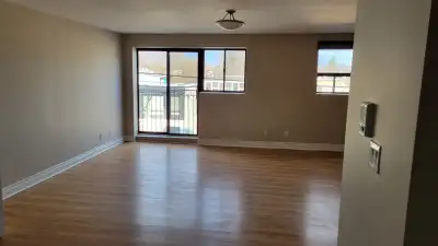 Immaculate-1 Bdrm-Min from Pape Subway Station