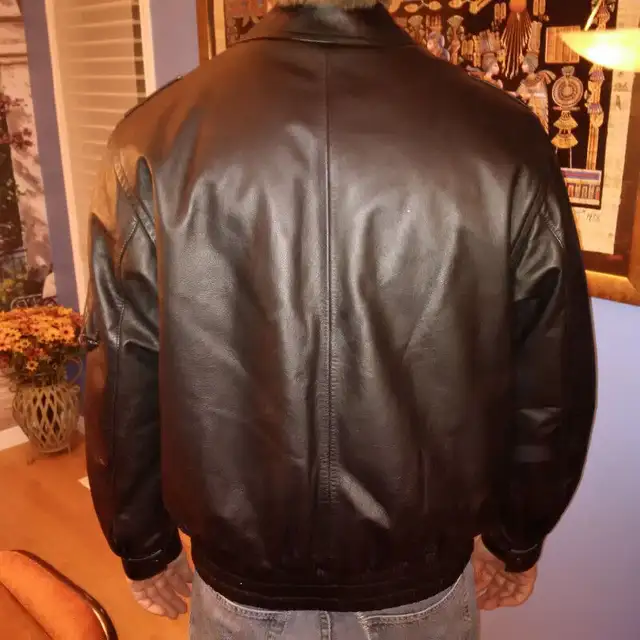 MENS' BLACK LEATHER JACKET WITH LINER SIZE LARGE in Men's in Kitchener / Waterloo - Image 4