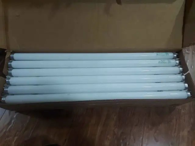 18 GE T8 17 Watt 2 ft 24 in Fluorescent Bulb Light Bulb $4 each in Indoor Lighting & Fans in Ottawa - Image 2