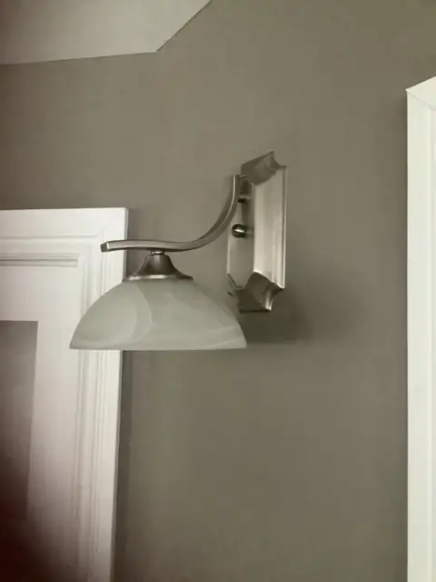 Appliqués murales  (2) verre givré in Indoor Lighting & Fans in Québec City - Image 2