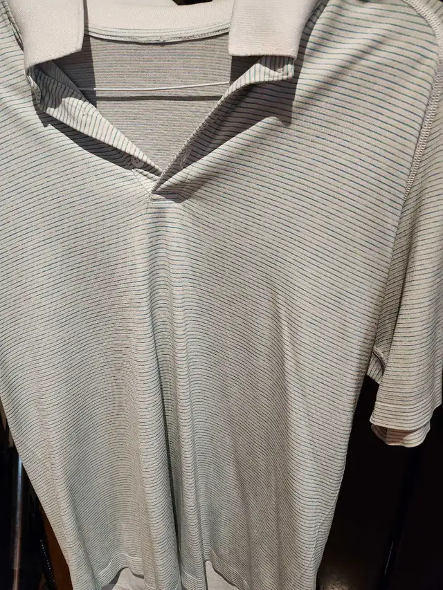Lululemon Men's Top White with Green Stripes Large Polo in Men's in Oakville / Halton Region - Image 2