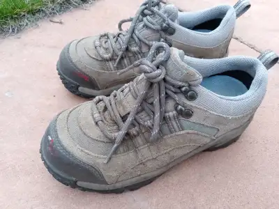 -Dakota brand steel-toe (originally from Mark's Work Wearhouse) -6.5 women's -used for one 4-month t...