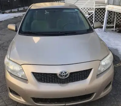 COROLLA 2010 TRÈS PROPRE AVEC PEU DE KILOMÉTRAGE POUR L'ANNÉE - MEILLEUR VOITURE SUR LE MARCHÉ AVEC...