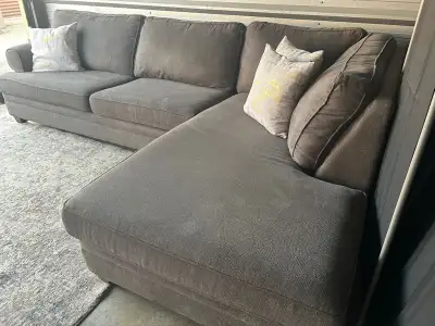Amazing Large Grey Decor-rest sectional Very comfortable, super clean, no rip no damage and no smell...