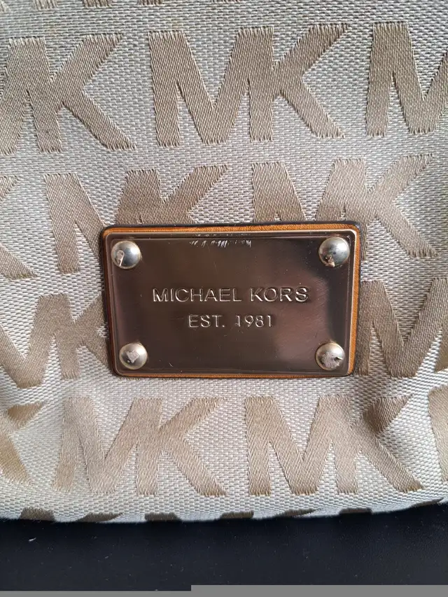 Michael Kor Large Tote Bag  in Women's - Bags & Wallets in Oakville / Halton Region - Image 8