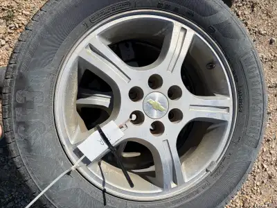 4 used tires and rims from Chevrolet Uplander. 225/60R17