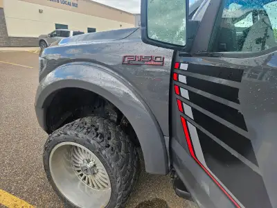 Heated & cooling seats up front ,heated only in back ,heated steering wheel ,offtraod pkg,4inch lift...