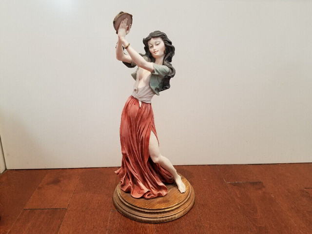 Capodimonte dancer figurine dans Art et objets de collection  à Ville de Montréal