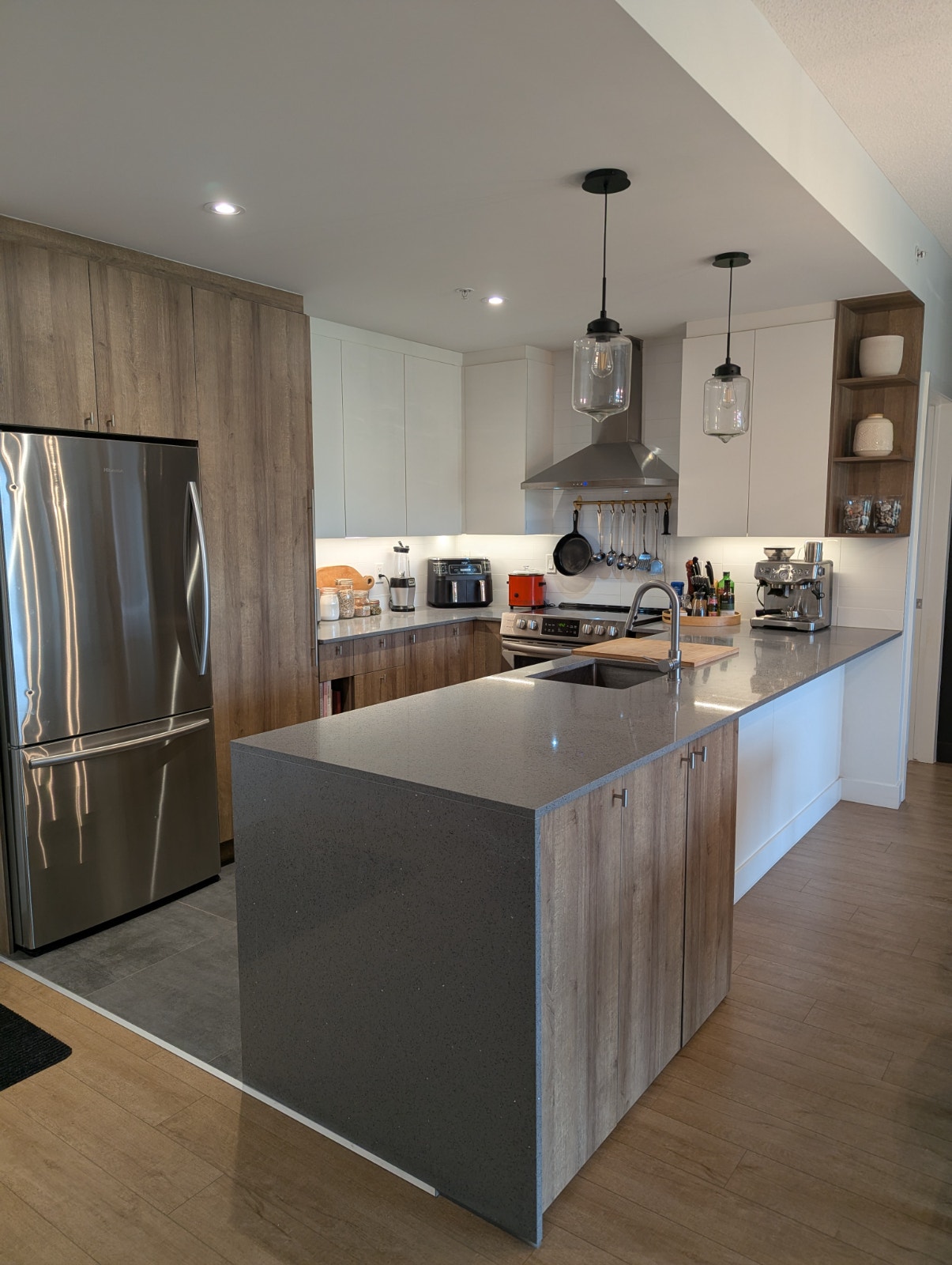 CONDO 4 1/2 + SALLE D'EAU - A LOUER — photo 3