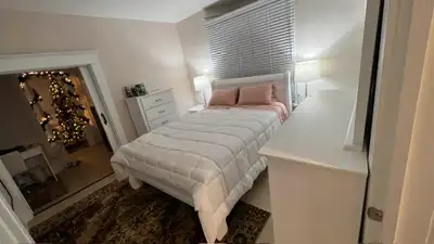 Elegant furnished 1Bedroom Apt,High Park,All utilities Inclusive